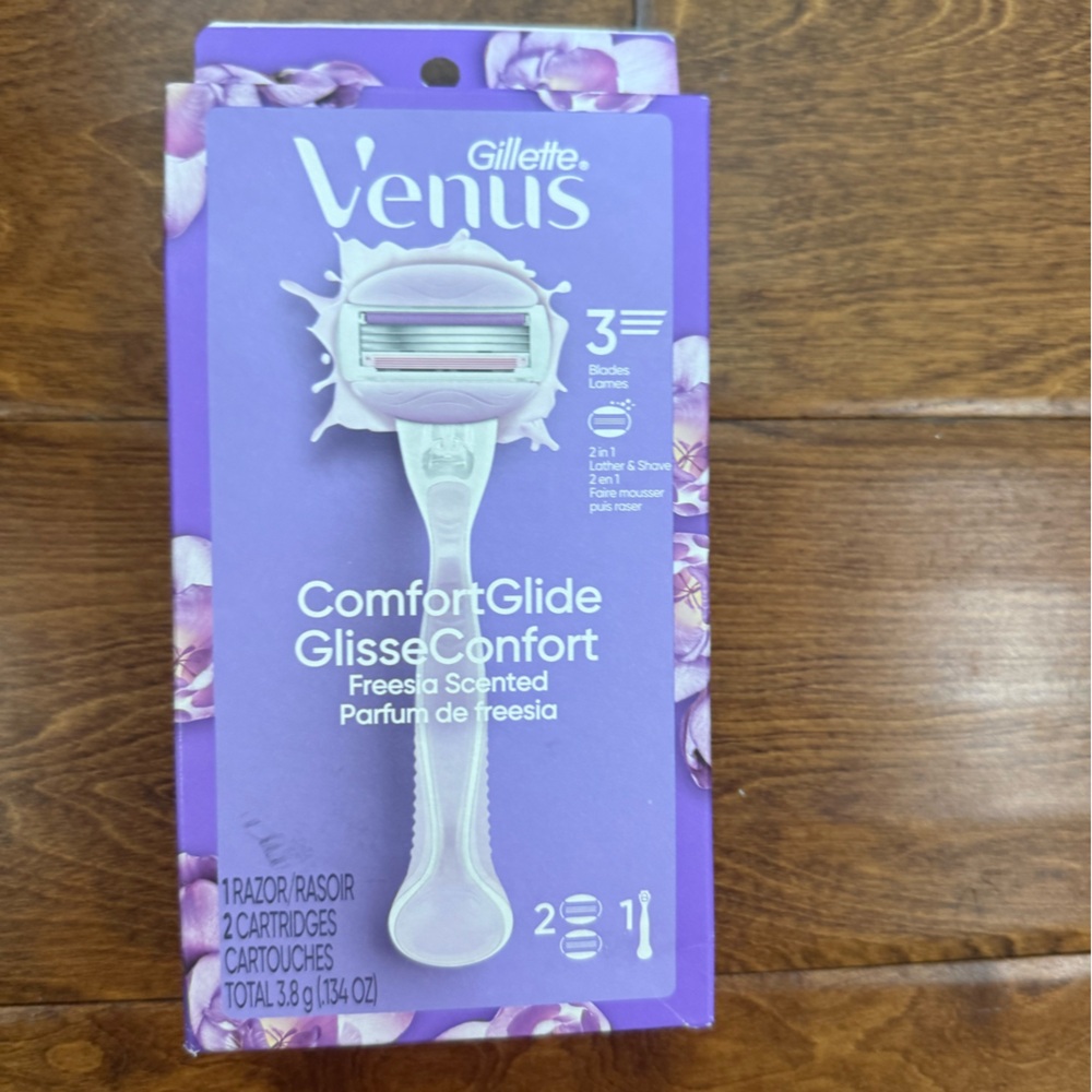 NWT Gillette Venus ComfortGlide Razor